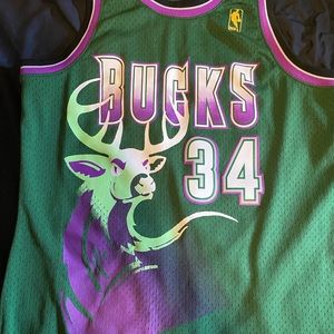 Vintage Milwaukee Bucks Jersey
